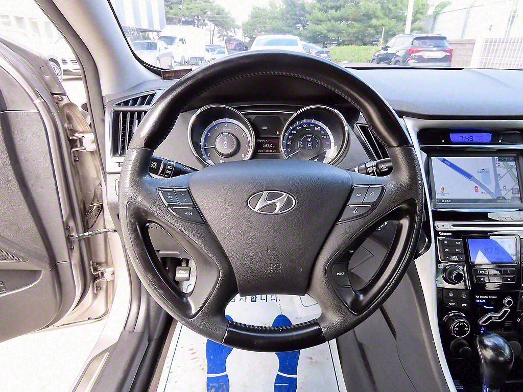 HYUNDAI Sonata - Vista 8