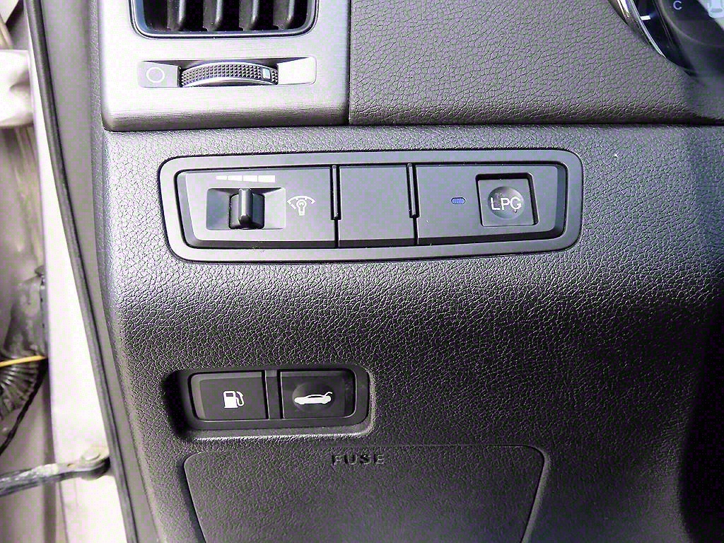 HYUNDAI Sonata - Vista 12