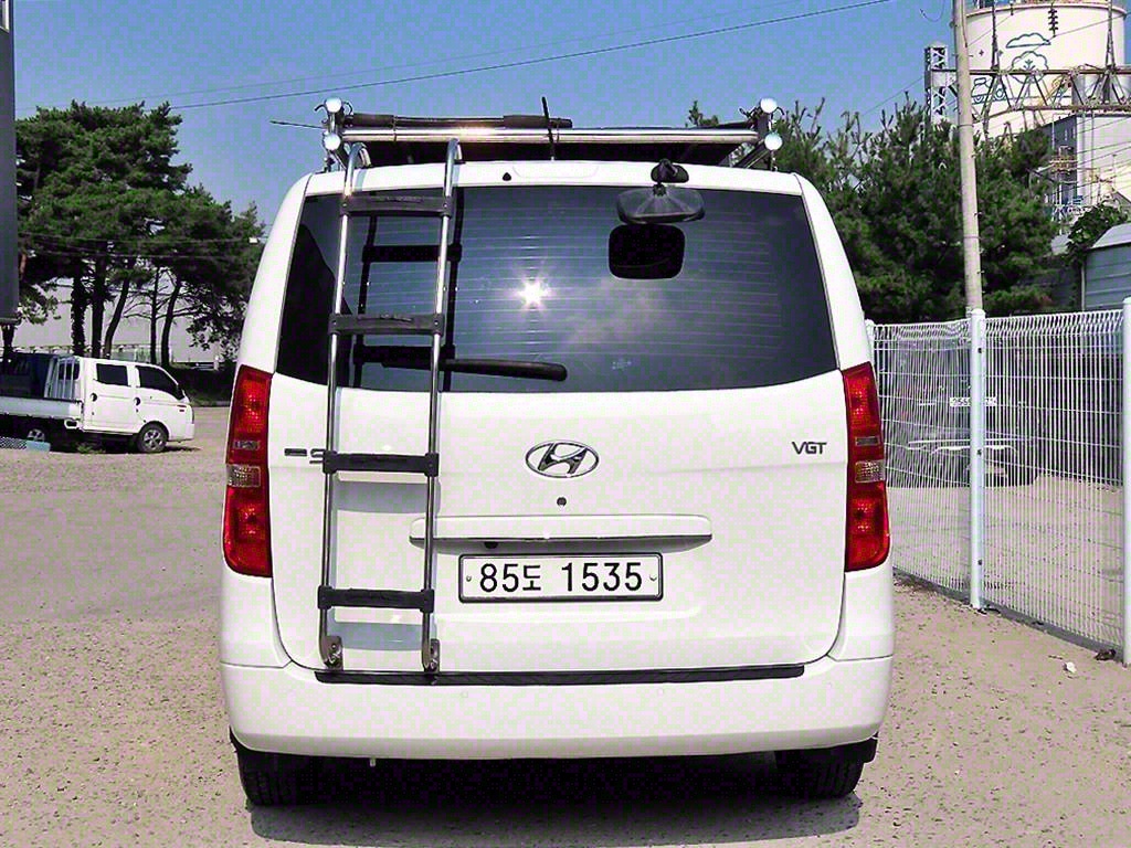 HYUNDAI Starex - Vista 4