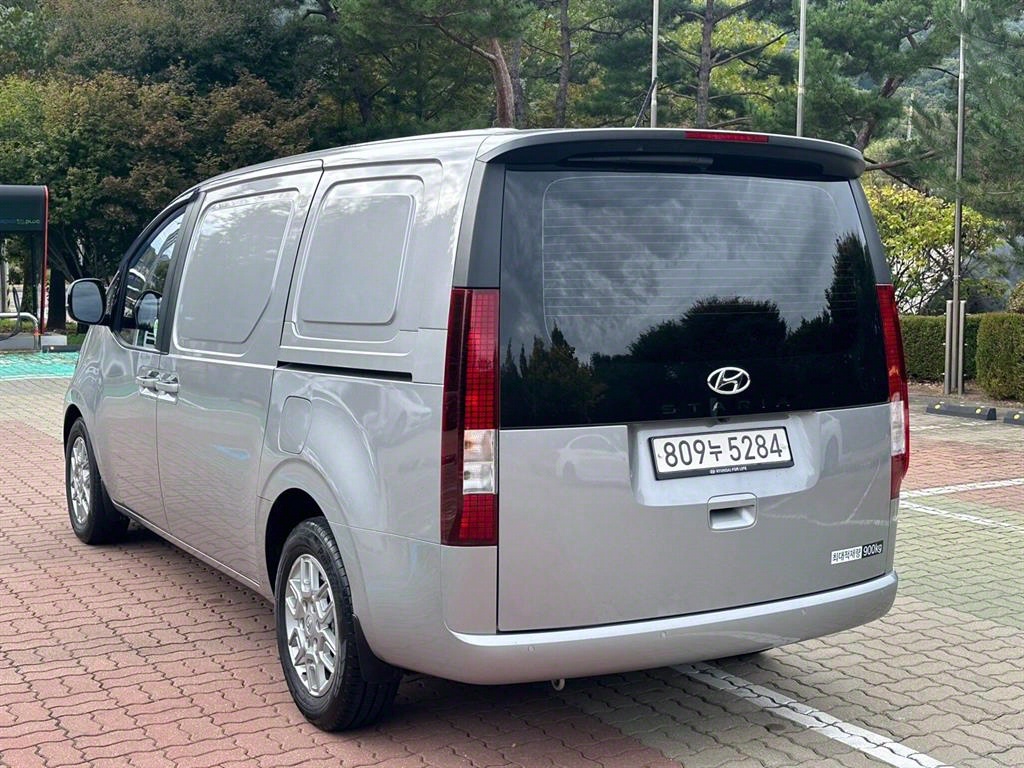 HYUNDAI Staria - Vista 4