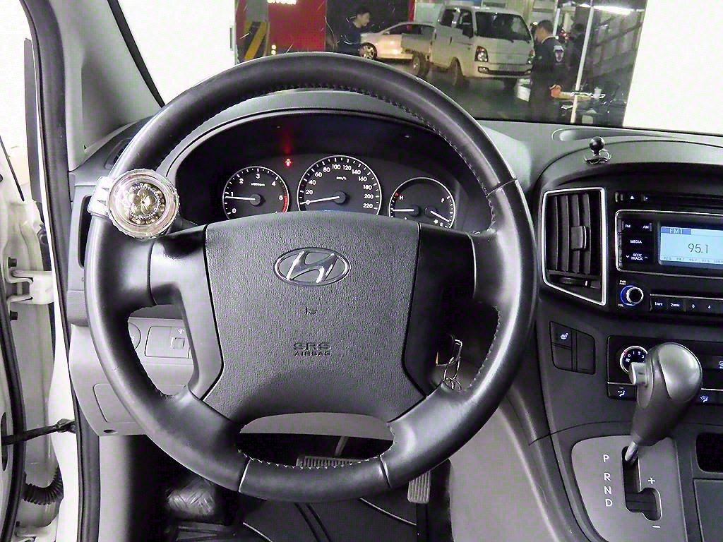 HYUNDAI Starex - Vista 9