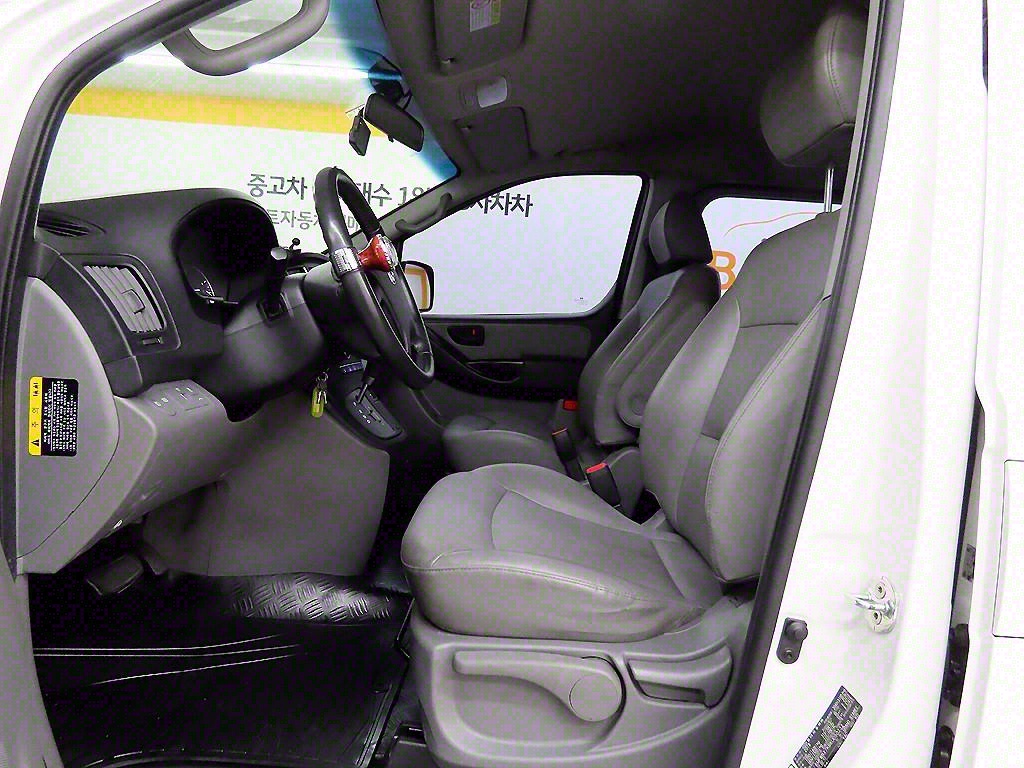 HYUNDAI Starex - Vista 5