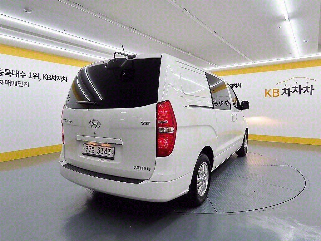 HYUNDAI Starex - Vista 4