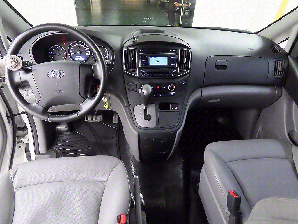 HYUNDAI Starex - Vista 7