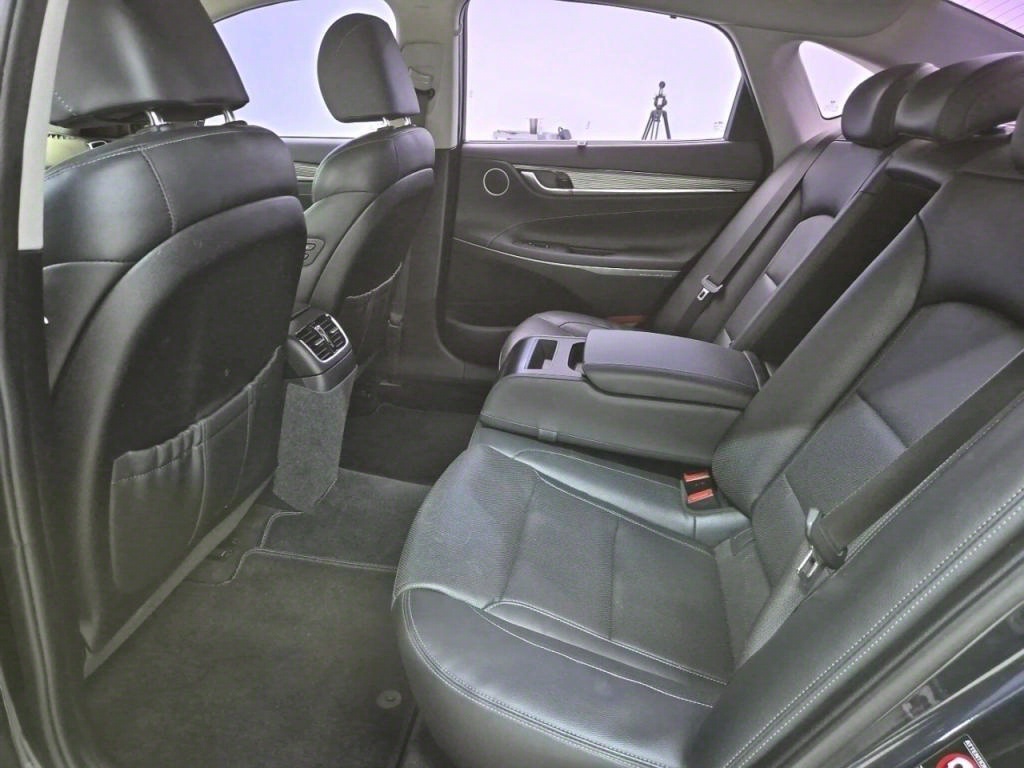 HYUNDAI Grandeur - Vista 12