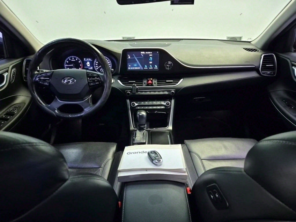 HYUNDAI Grandeur - Vista 7