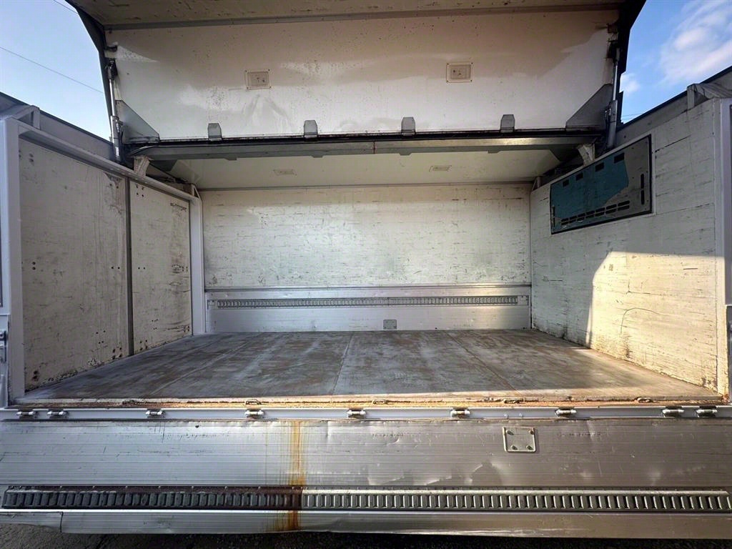 medium and large cargo truck - Vista 7