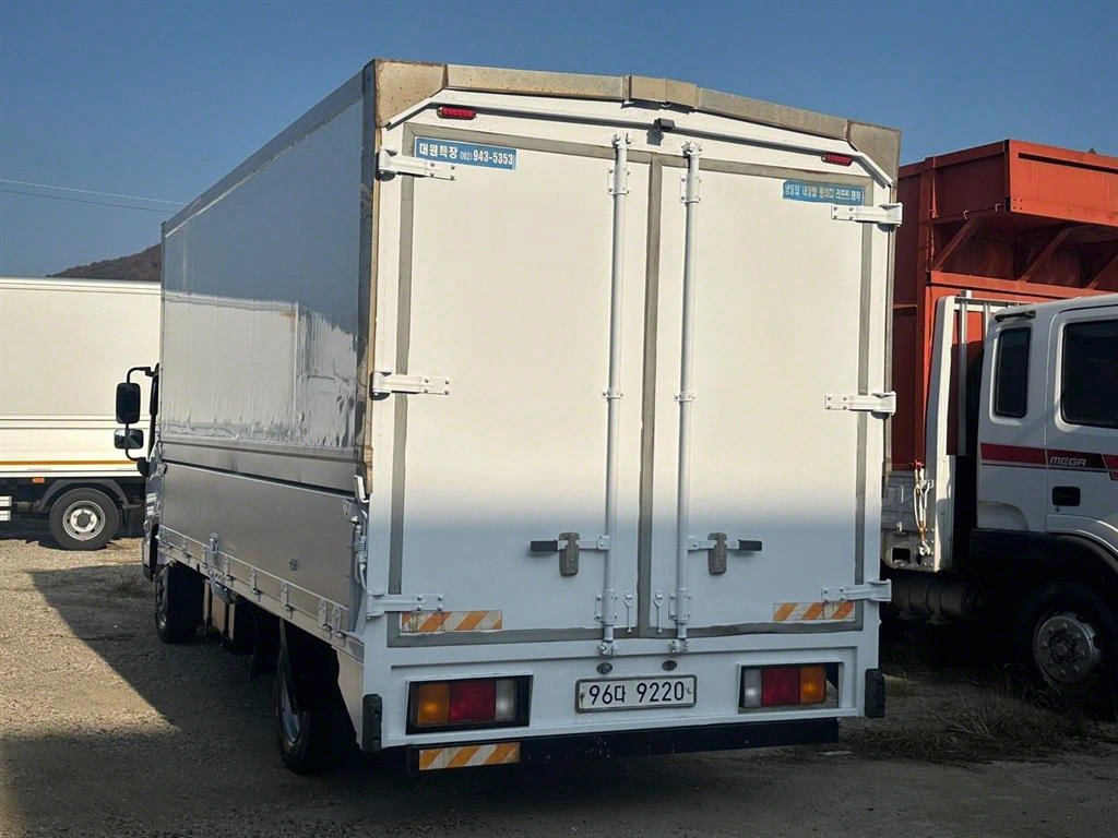 medium and large cargo truck - Vista 4