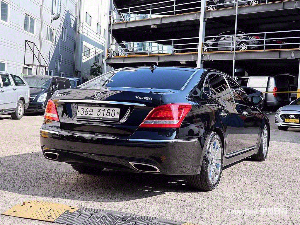 HYUNDAI Equus - Vista 7