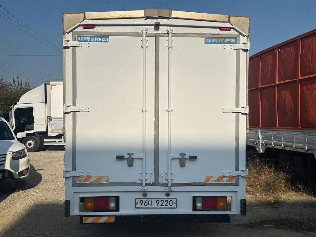 medium and large cargo truck - Vista 5