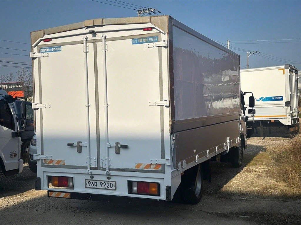 medium and large cargo truck - Vista 6