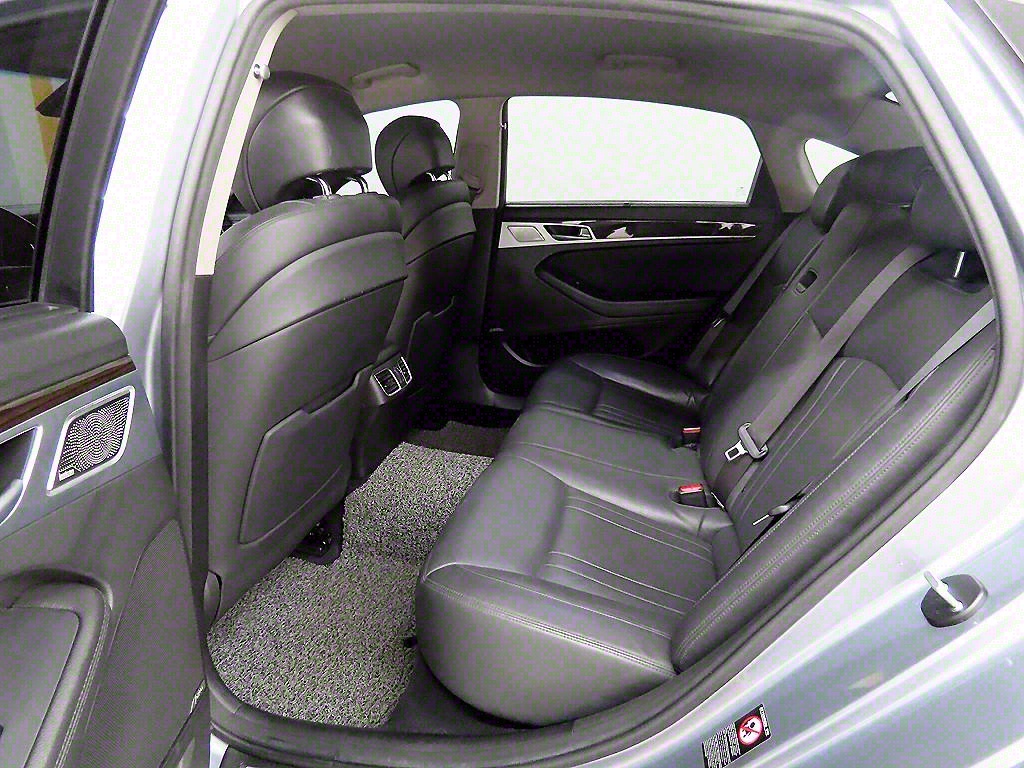 Genesis G80 - Vista 6