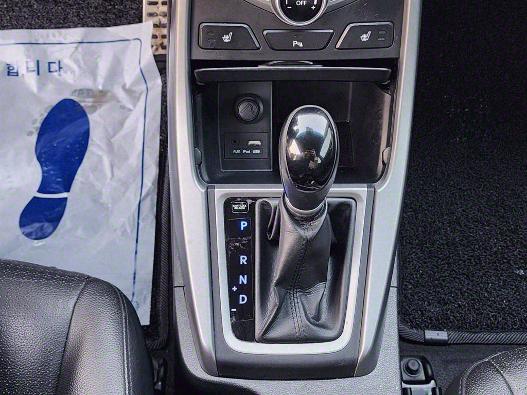 HYUNDAI Avante - Vista 10