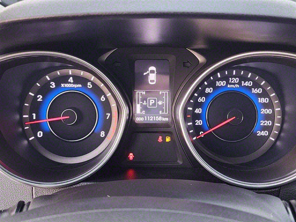 HYUNDAI Avante - Vista 9