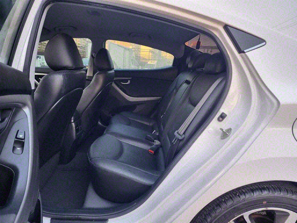 HYUNDAI Avante - Vista 6