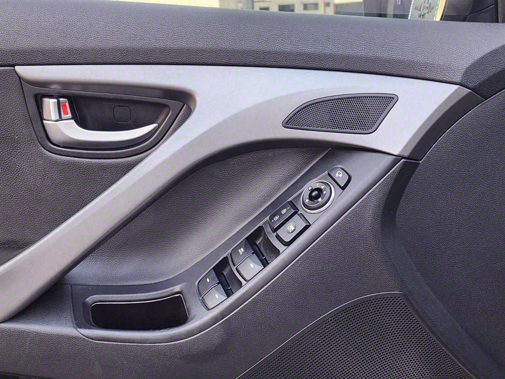 HYUNDAI Avante - Vista 11