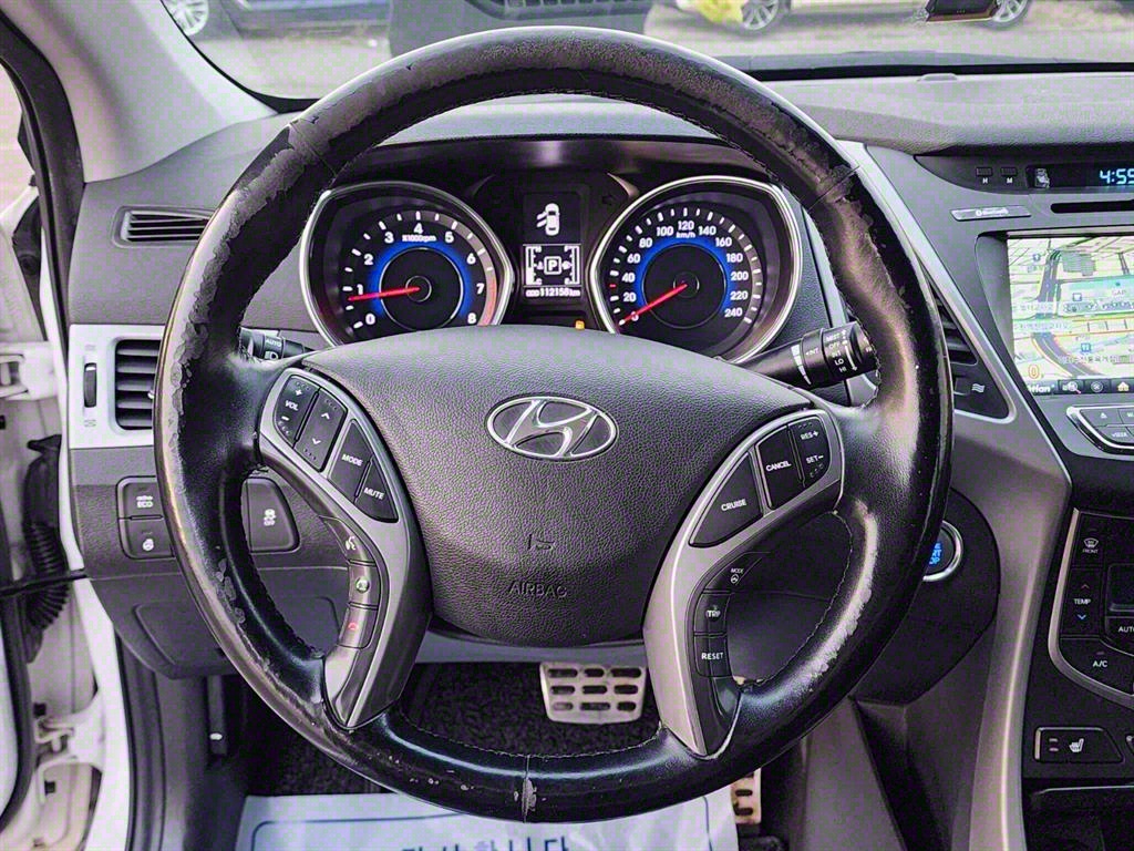 HYUNDAI Avante - Vista 8