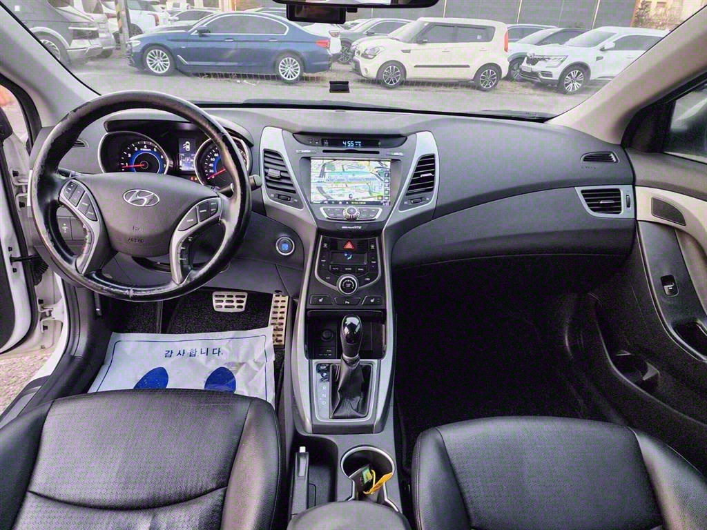 HYUNDAI Avante - Vista 7