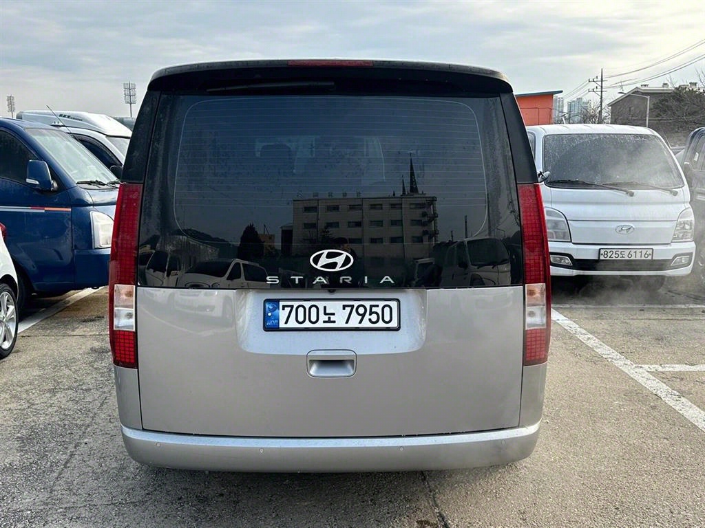 HYUNDAI Staria - Vista 5