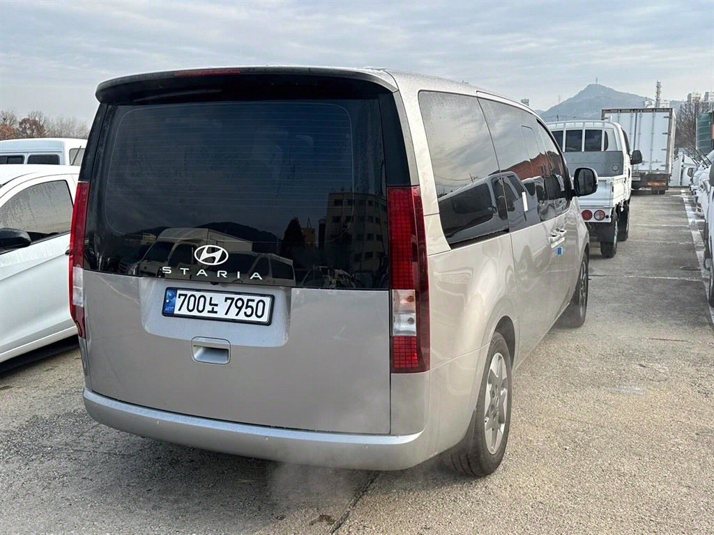 HYUNDAI Staria - Vista 6