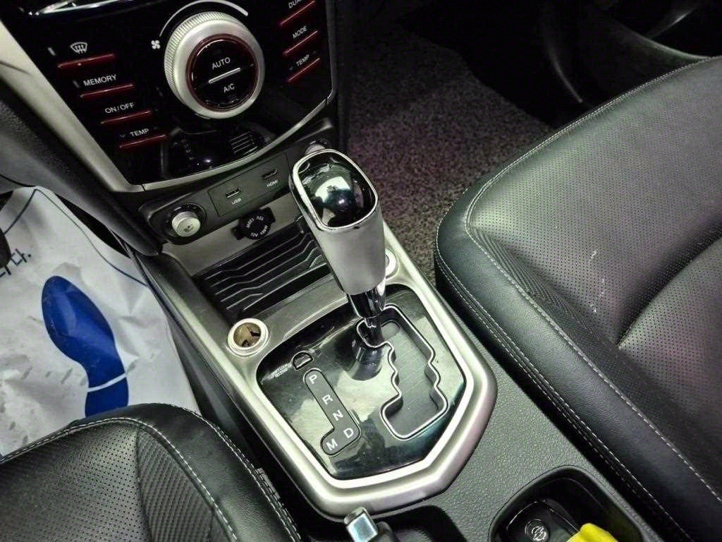 Ssangyong Tivoli - Vista 8