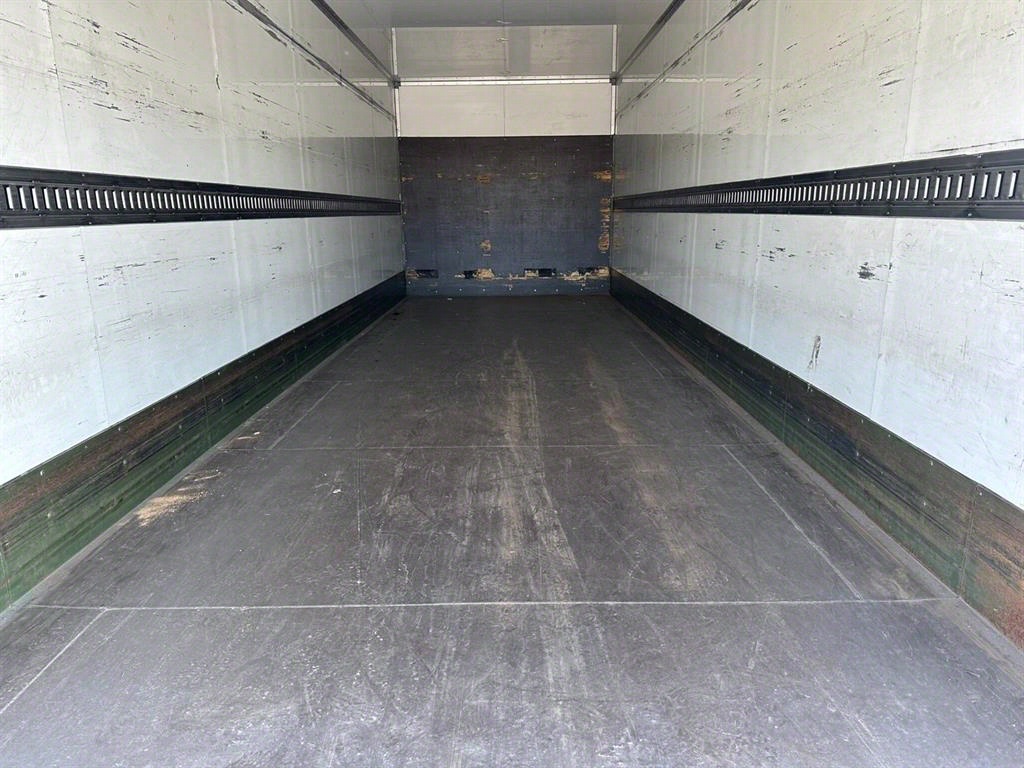 medium and large cargo truck - Vista 6