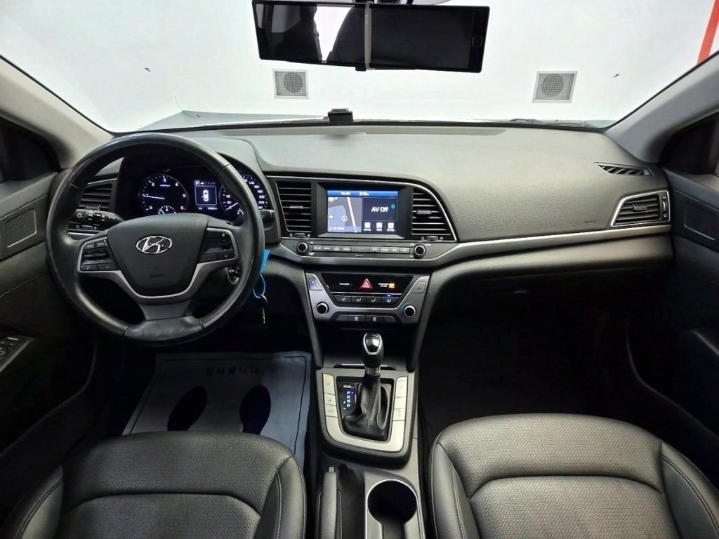 HYUNDAI Avante - Vista 6