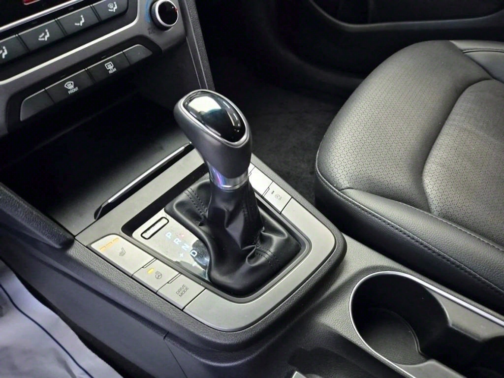 HYUNDAI Avante - Vista 5