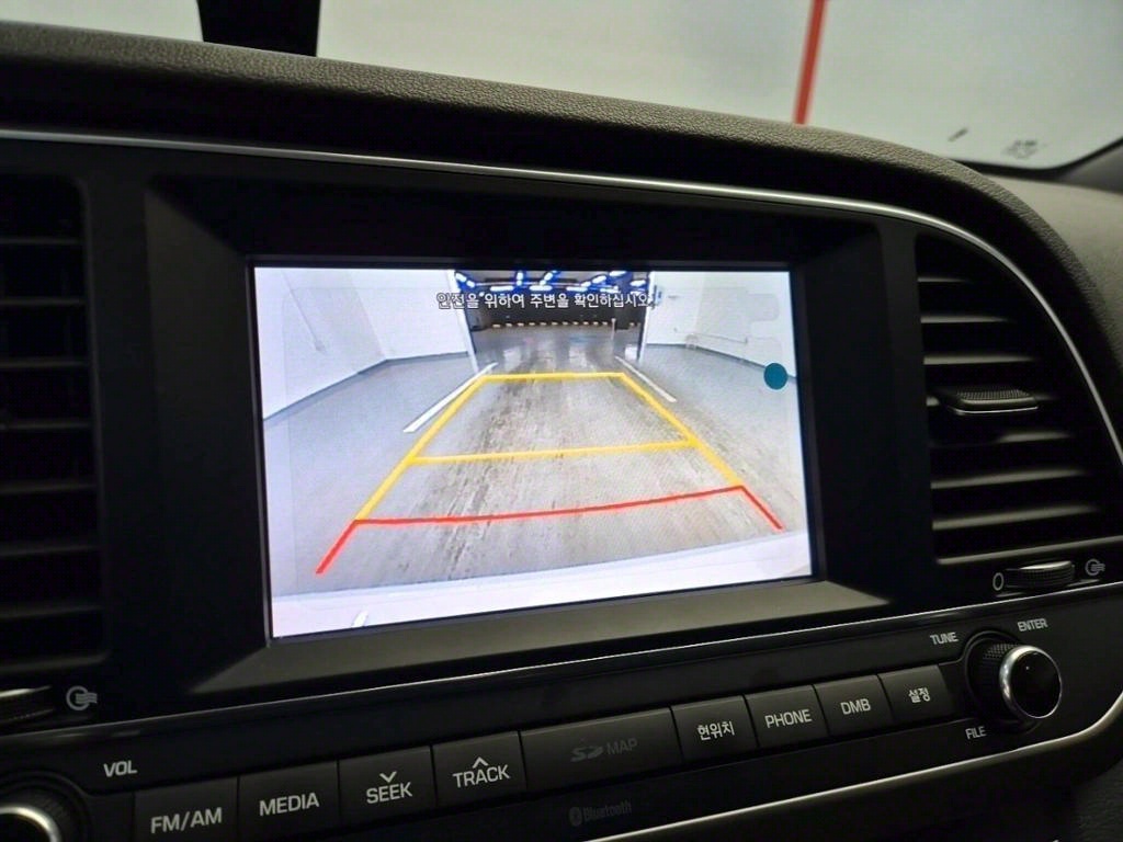 HYUNDAI Avante - Vista 9