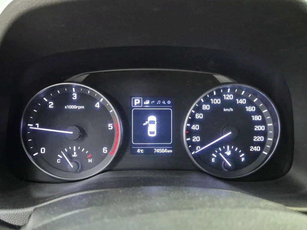 HYUNDAI Avante - Vista 7