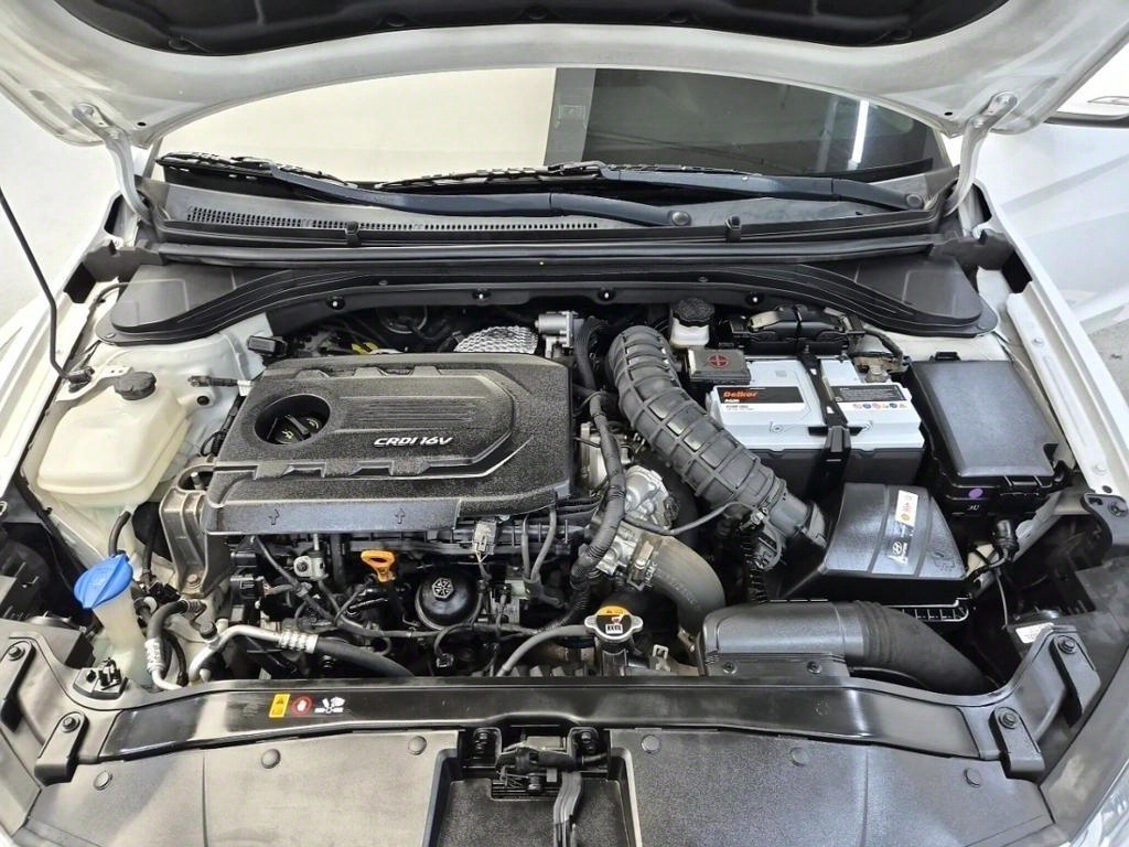 HYUNDAI Avante - Vista 8