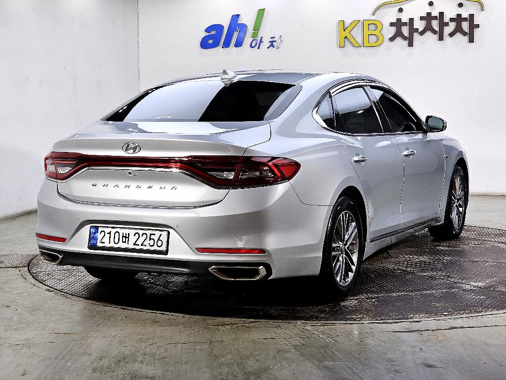HYUNDAI Grandeur - Vista 4