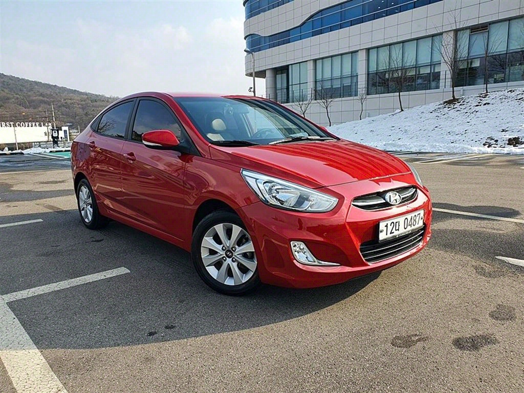 HYUNDAI Accent - Vista 10