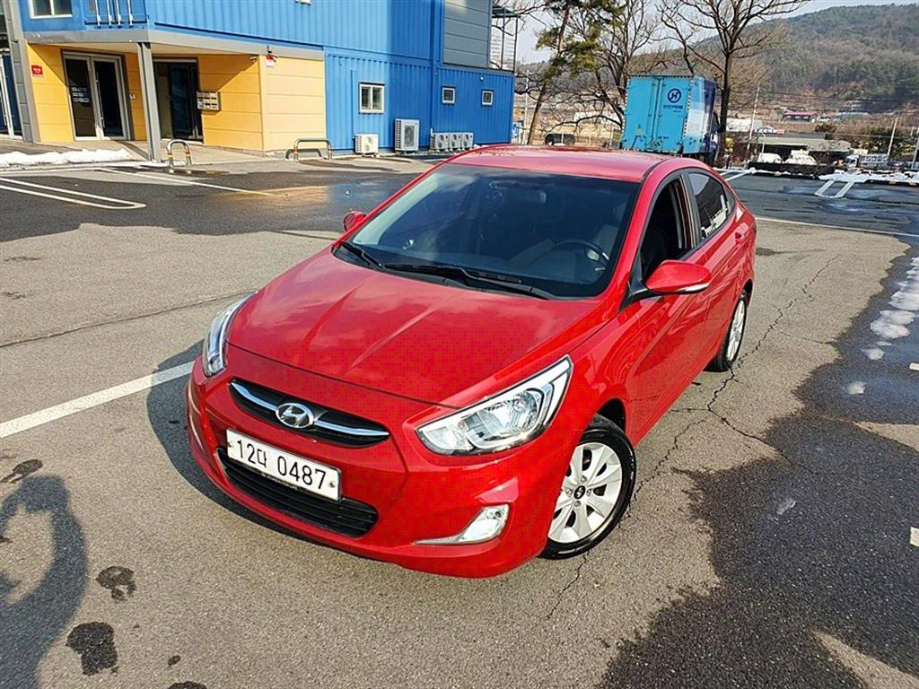 HYUNDAI Accent - Vista 8