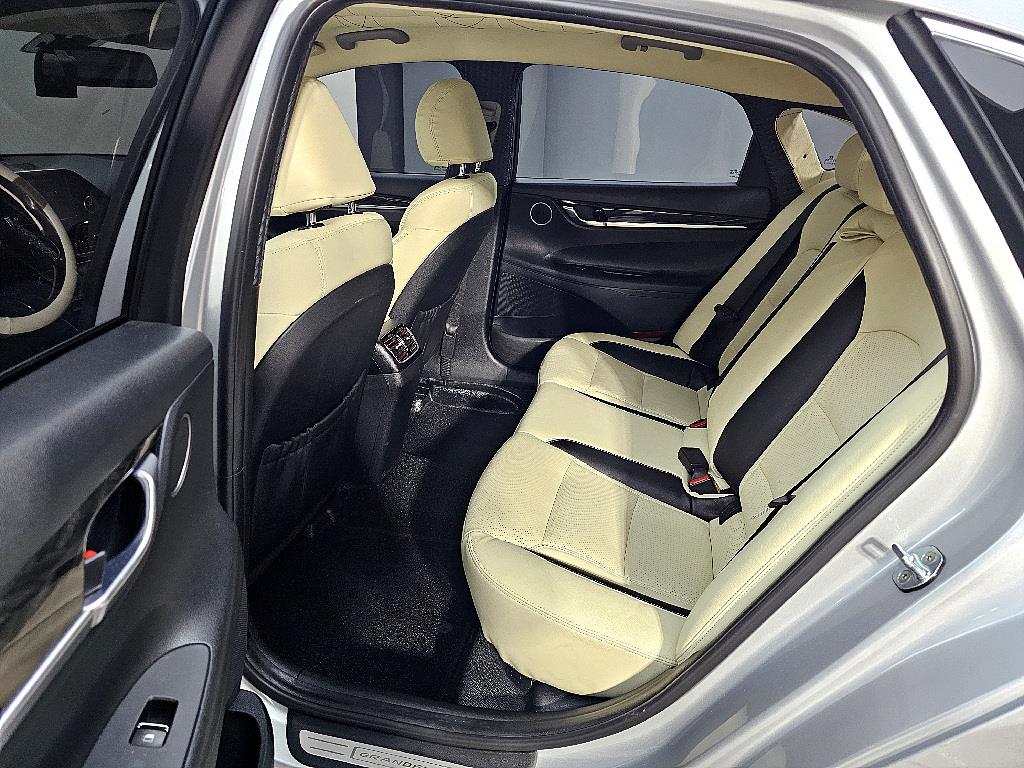 HYUNDAI Grandeur - Vista 9