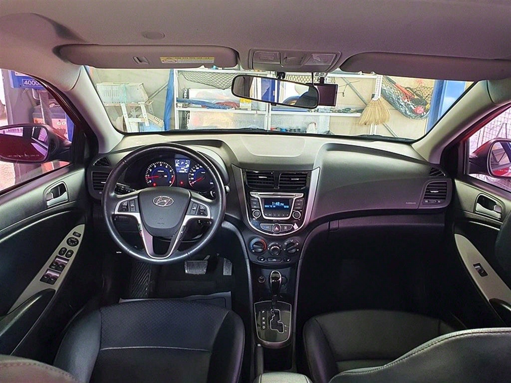HYUNDAI Accent - Vista 12