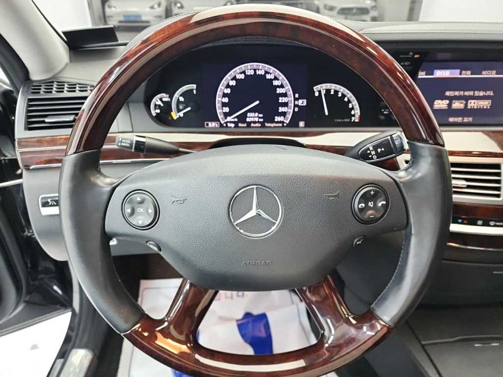 Mercedes Benz S Class - Vista 9