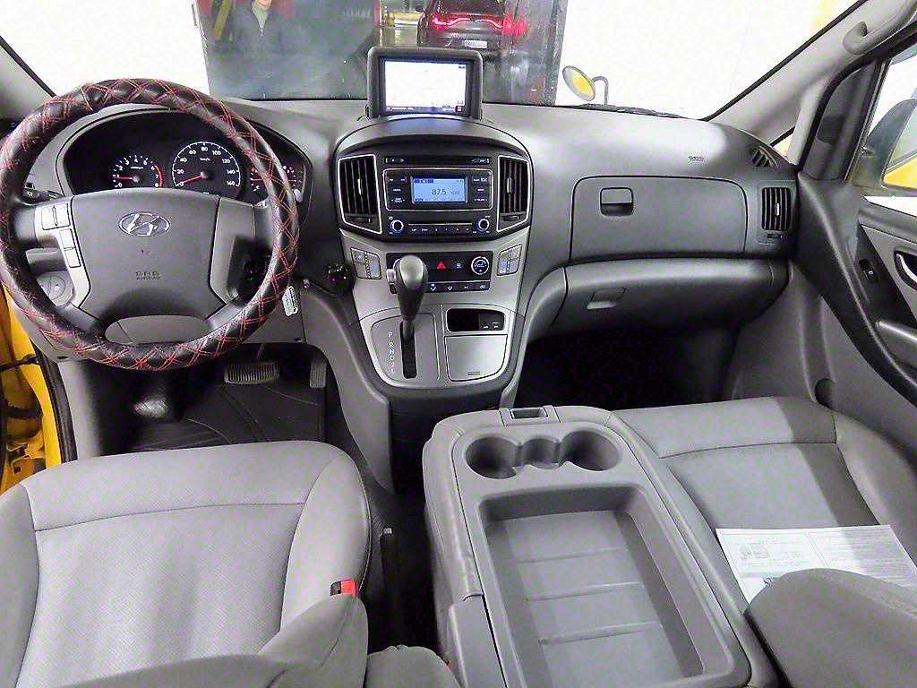 HYUNDAI Starex - Vista 7