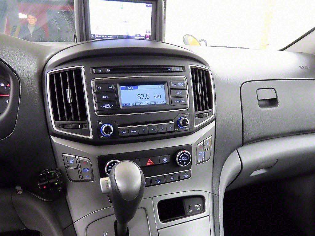 HYUNDAI Starex - Vista 12