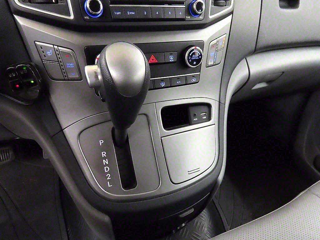 HYUNDAI Starex - Vista 10