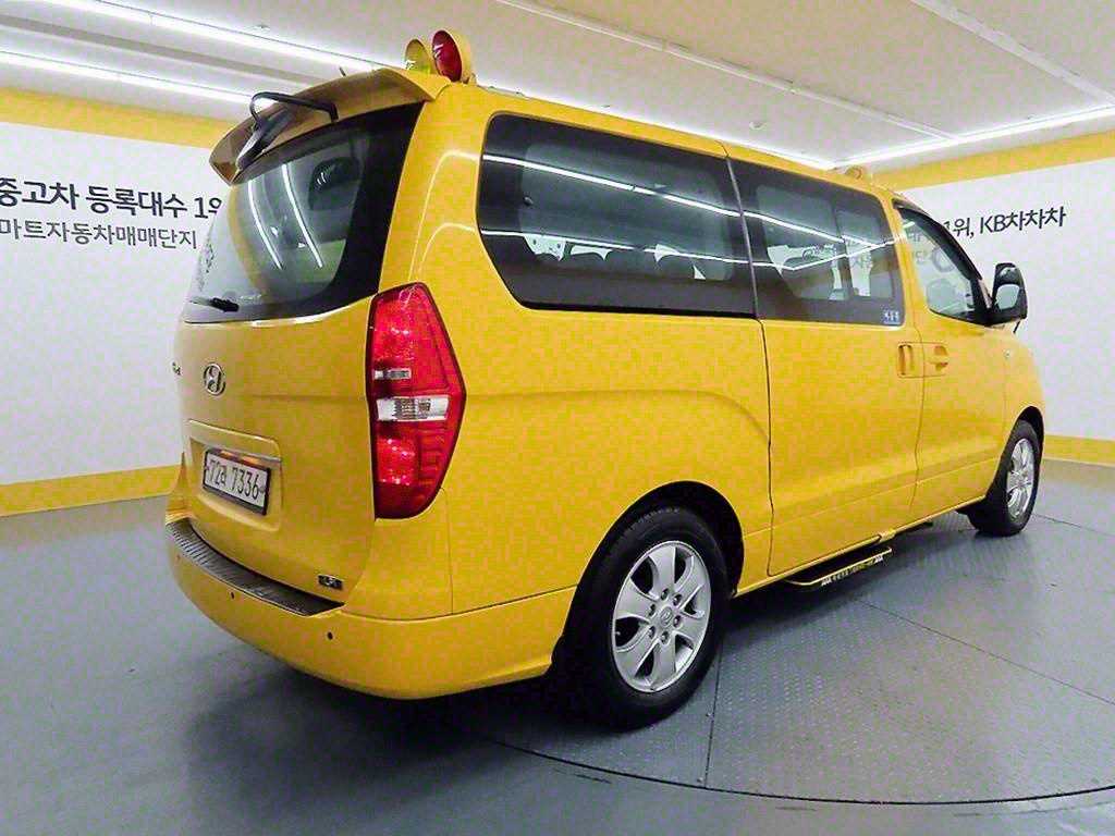 HYUNDAI Starex - Vista 4