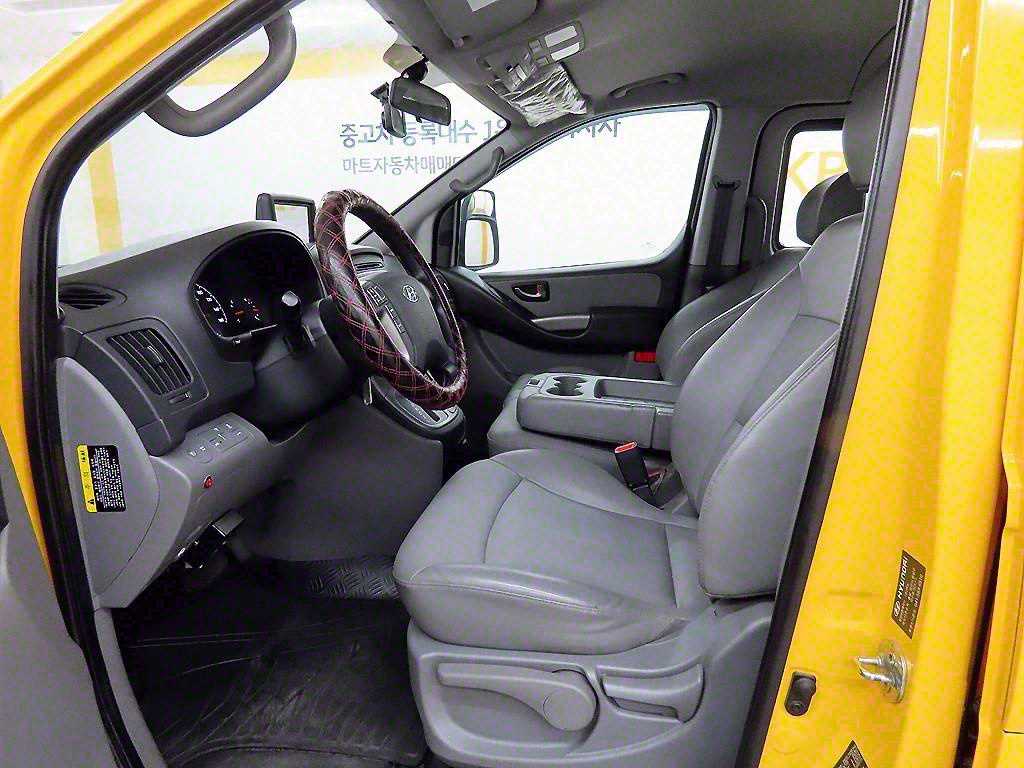 HYUNDAI Starex - Vista 5