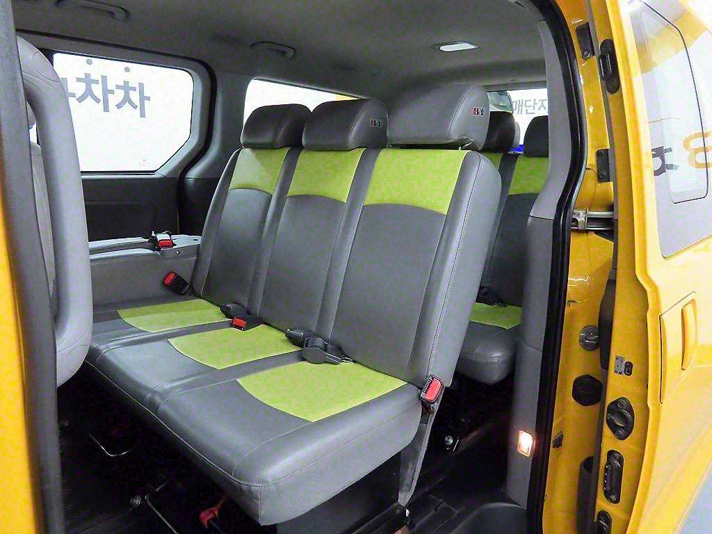 HYUNDAI Starex - Vista 6