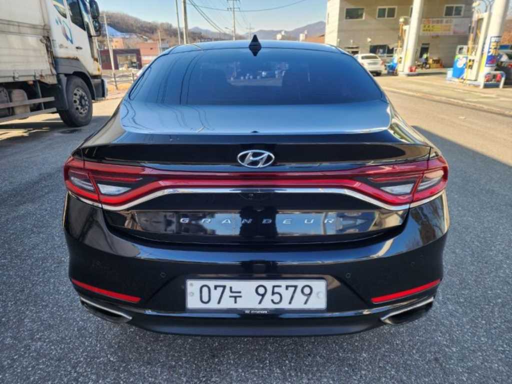 HYUNDAI Grandeur - Vista 5