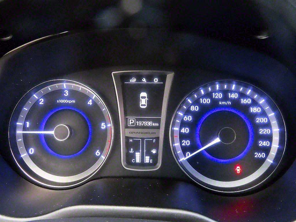 HYUNDAI Grandeur - Vista 9