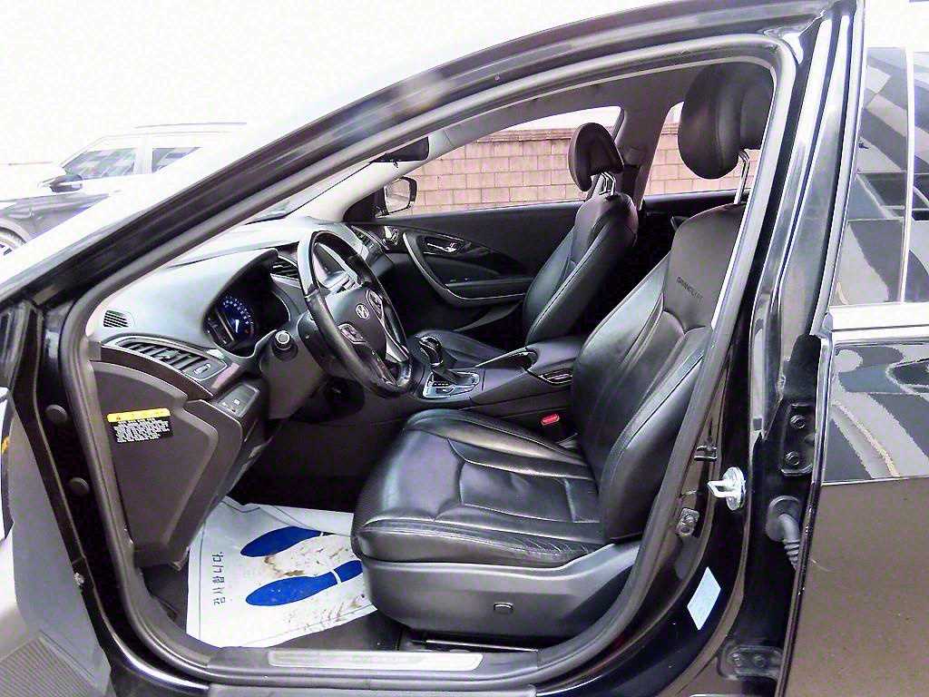 HYUNDAI Grandeur - Vista 5