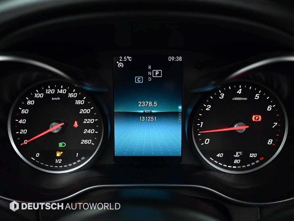 Mercedes Benz C Class - Vista 8