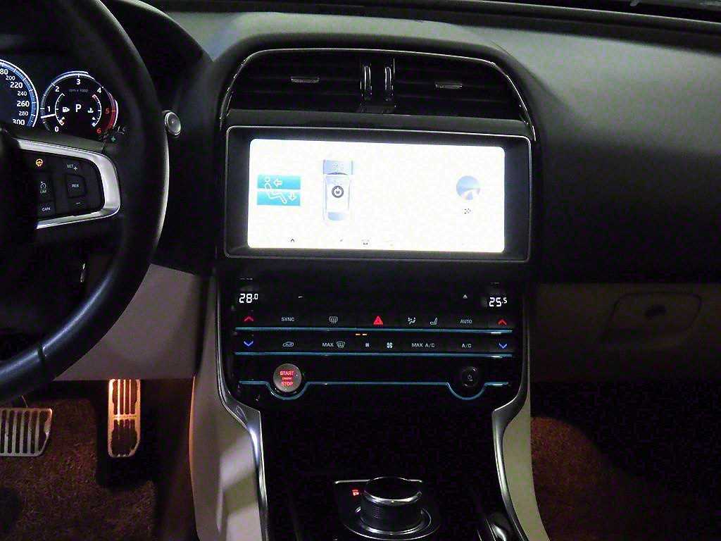 Jaguar XE - Vista 11