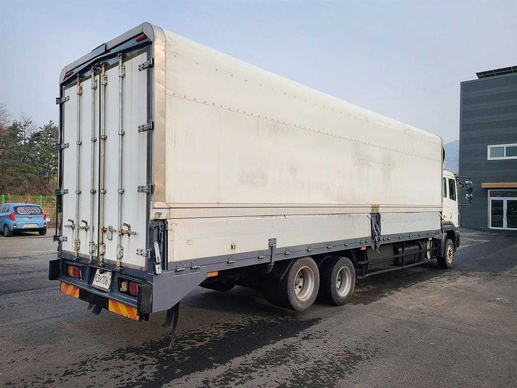 medium and large cargo truck - Vista 4