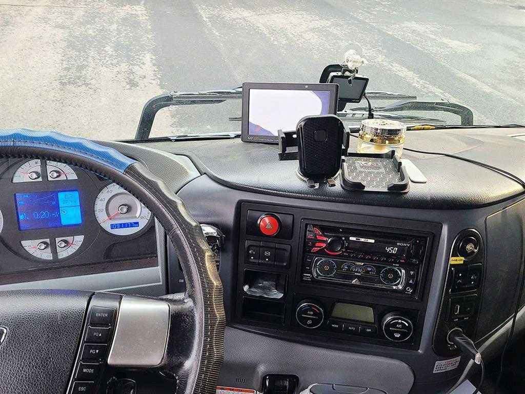 medium and large cargo truck - Vista 9